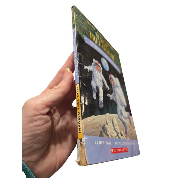 MAGIC TREE HOUSE #8 MIDNIGHT ON THE MOON Mary Pope Osborne Chapter Book - Picture 2 of 9
